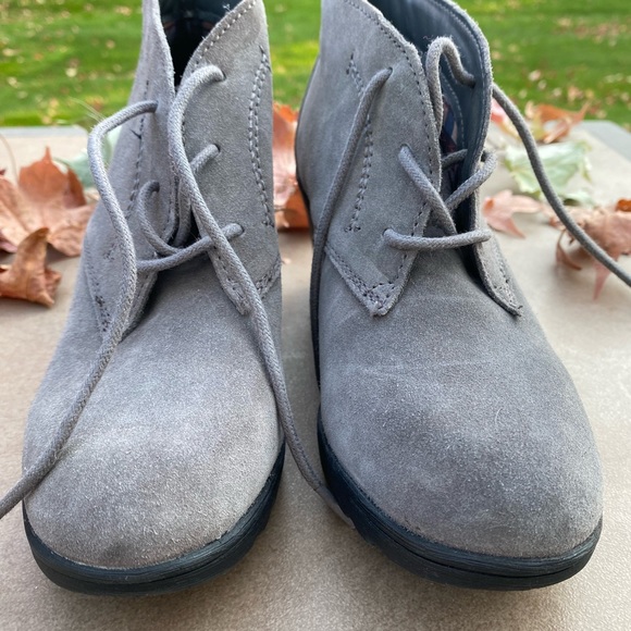 White Mountain Kahlua Grey Suede Lace Wedge Bootie, size 7M - Picture 2 of 5